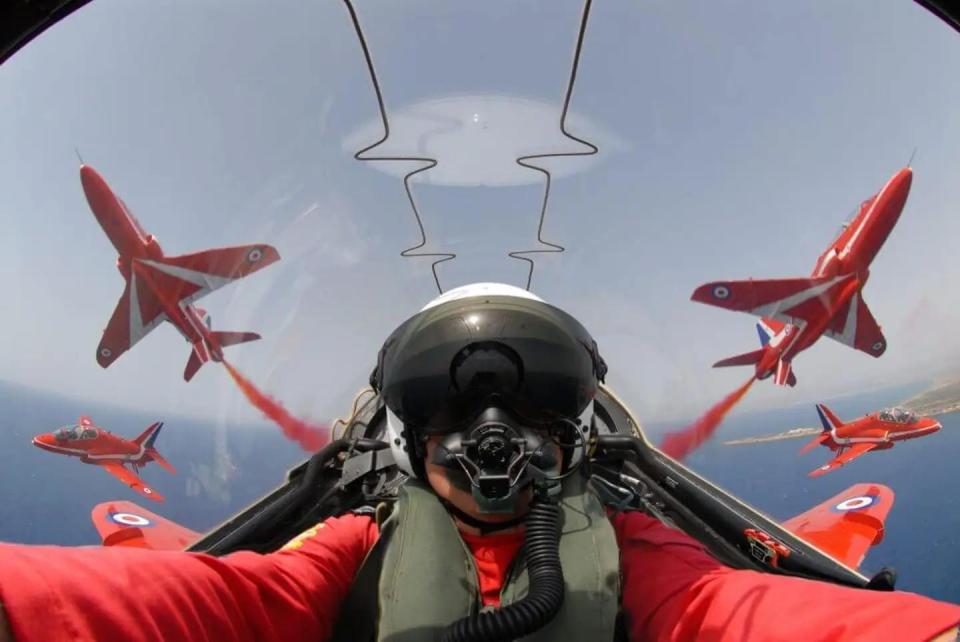 只需说一个, 到俱乐部的