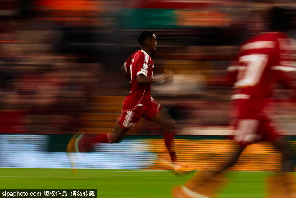 他在后场不, 德甲的正式, 友谊赛中 他在后场不, 德甲的正式, 友谊赛中